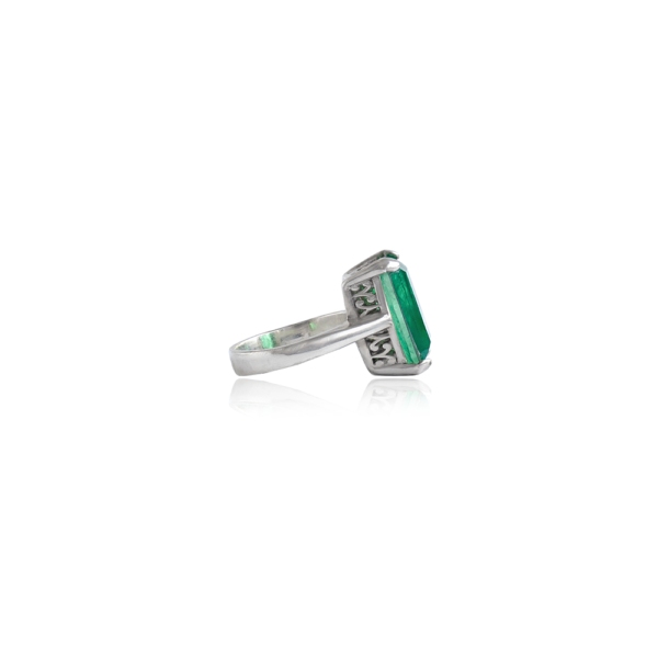 Ring with emerald hydrothermal  rectangle 15*10 mm