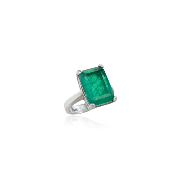 Ring with emerald hydrothermal  rectangle 15*10 mm