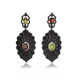 Earrings with garnet, chrysolite and spinel
