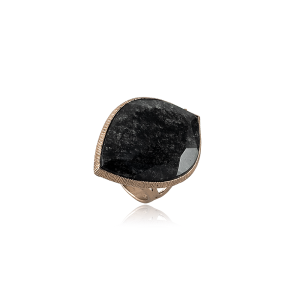 Ring with black tourmaline sherl