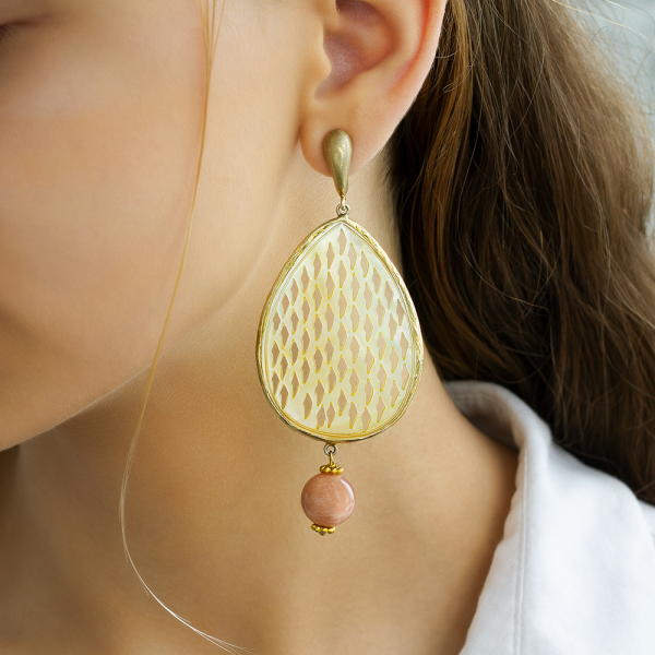 Earrings with motherpearl and sunstone